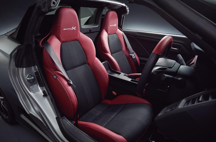 Интерьер Honda S660 Modulo X 2018 года  (фото 8 из 12)